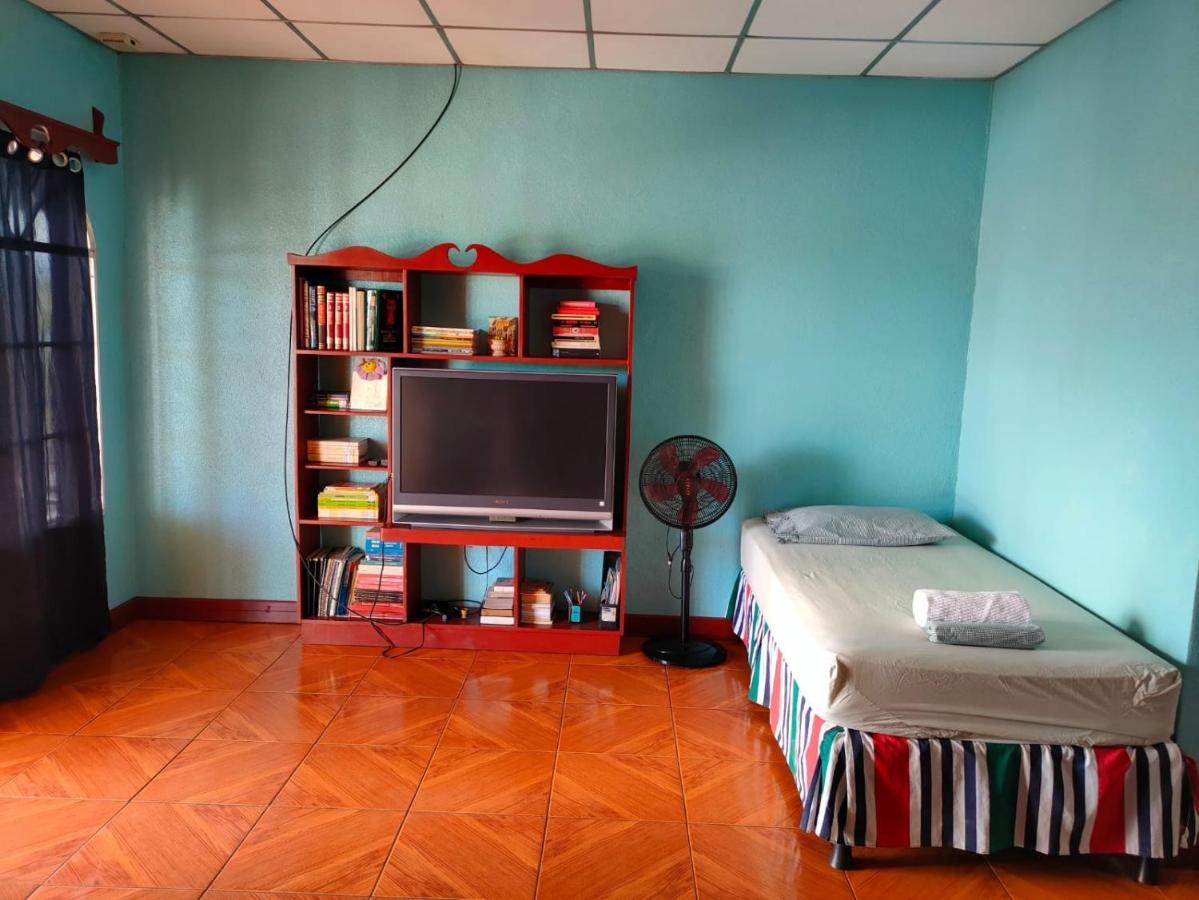 Casa Robles - Room Close To Airport #2 Манагуа Экстерьер фото